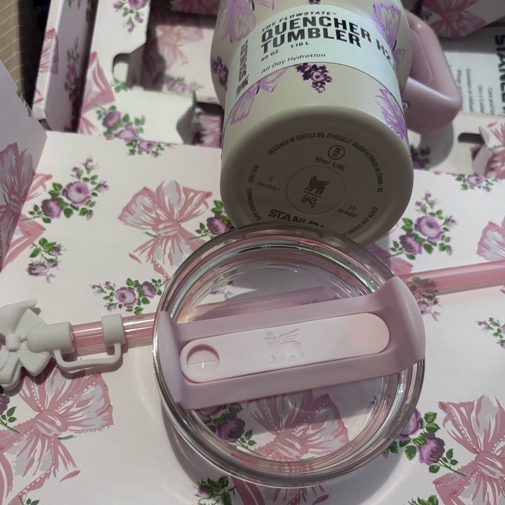 🎁Stanley Quencher H2.0 Tumbler with Pink and Purple Floral Design🎁 - Picture 7 of 8